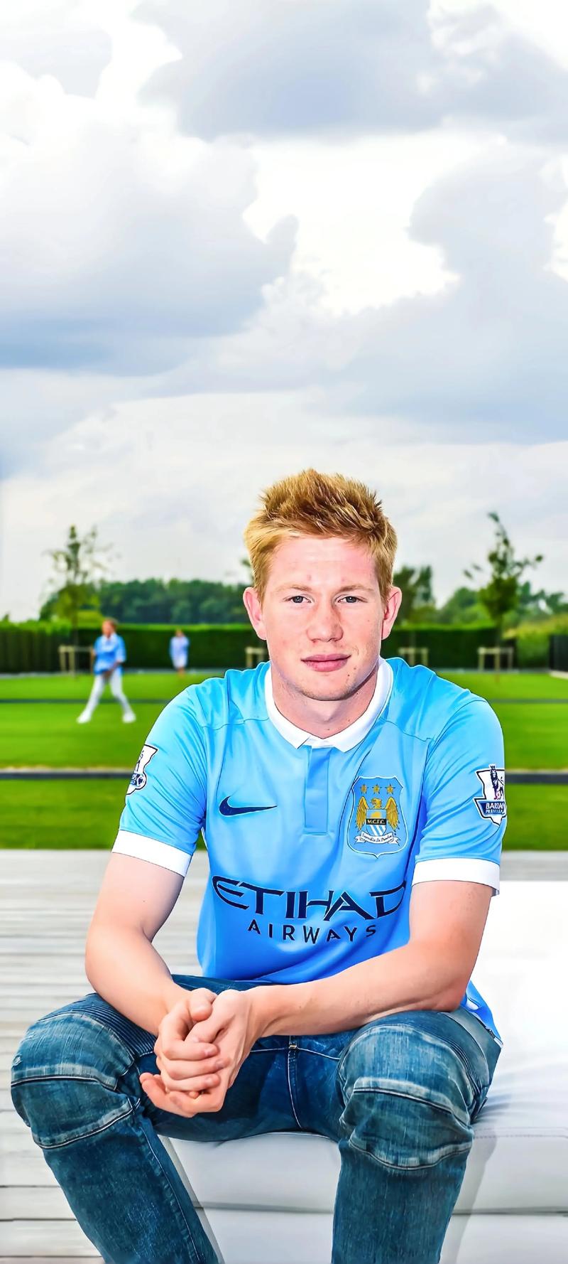 火箭与开拓者交易四名球员及选秀权，换得阿夫迪亚，以解决薪资压力和阵容调整。