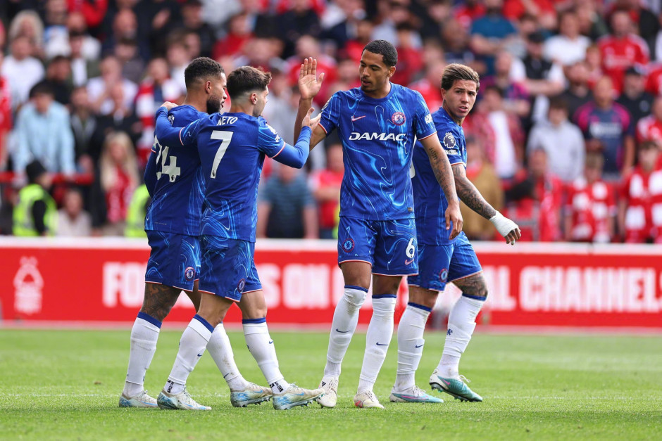 太阳报：麦克托米奈领意甲最佳球员奖，被女友透视着装抢风头