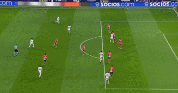 詹姆斯篮板抢断关键时刻锁定胜局